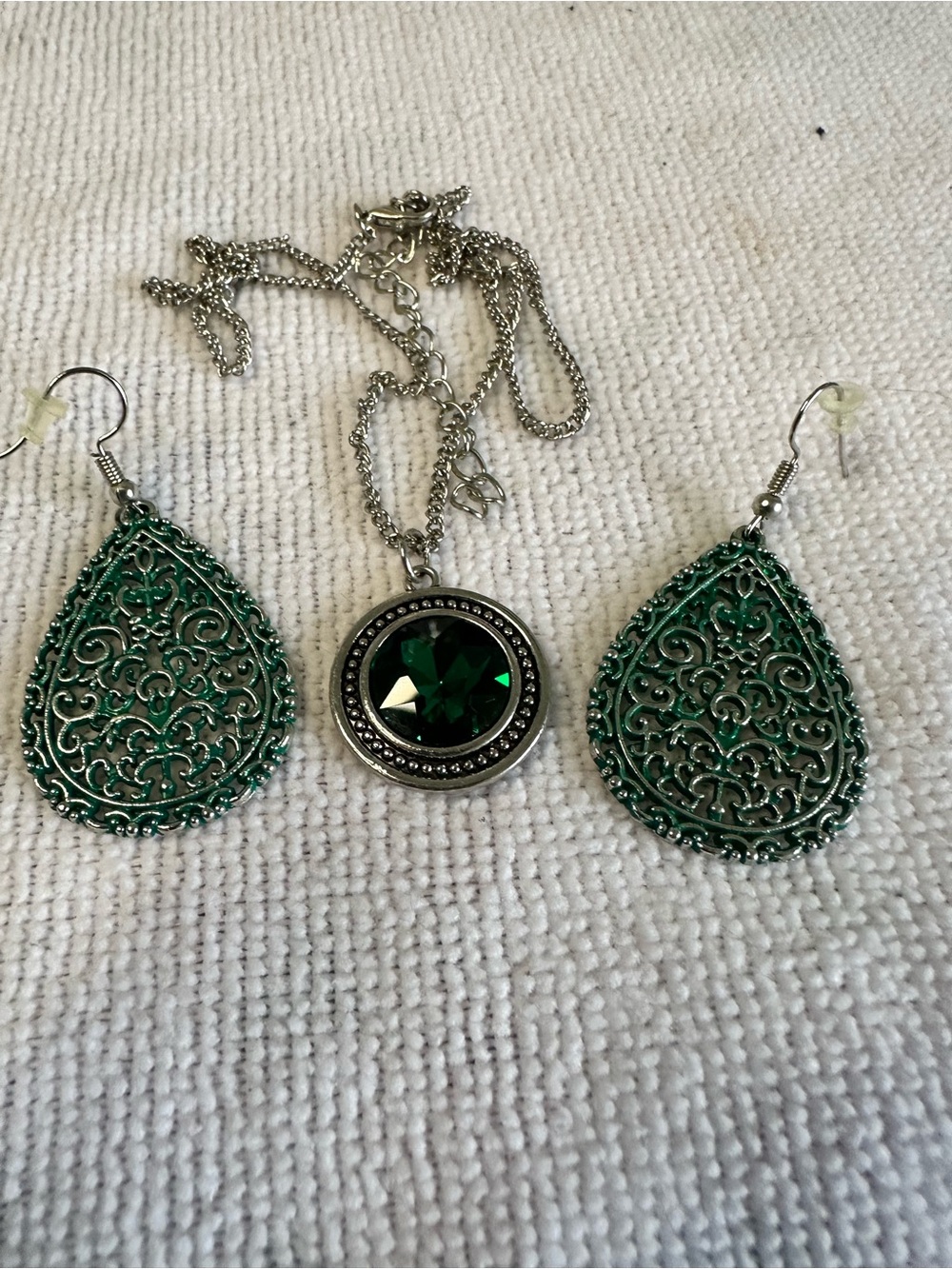 Unk Silver-Tone Green Filigree Teardrop Earrings